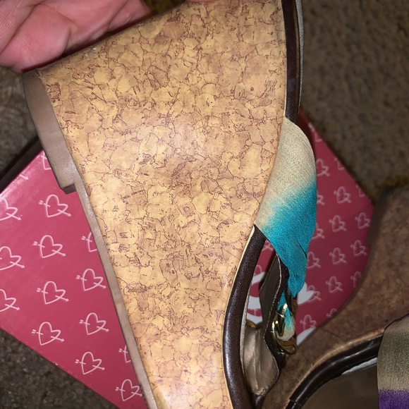 Multi-Color Wedges - Picture 4 of 6